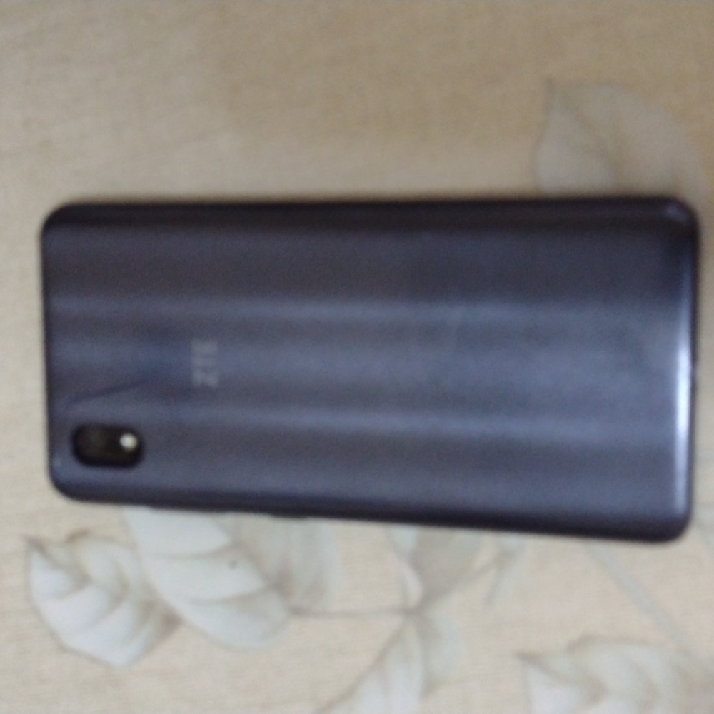 Cell Phone 🤳 - Picture 2 of 5